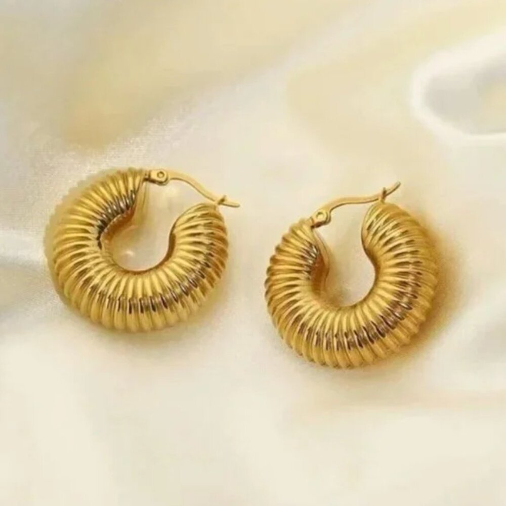 14k Gold Earrings Elegant Chunky Hoops - Lightweight - Picture 11 of 11
